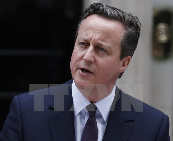 Thủ tướng Anh David Cameron phát biểu bên ngoài Tòa nhà Số 10 phố Downing ở London ngày 8-5. (Nguồn: AFP/TTXVN)