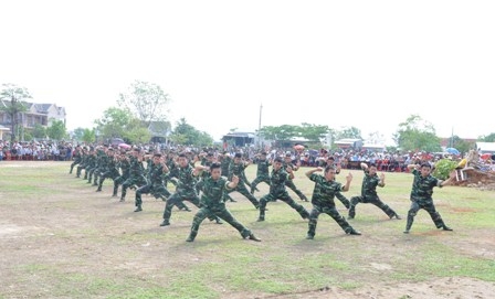 Bieur diễn 38 đông tác võ thuật.