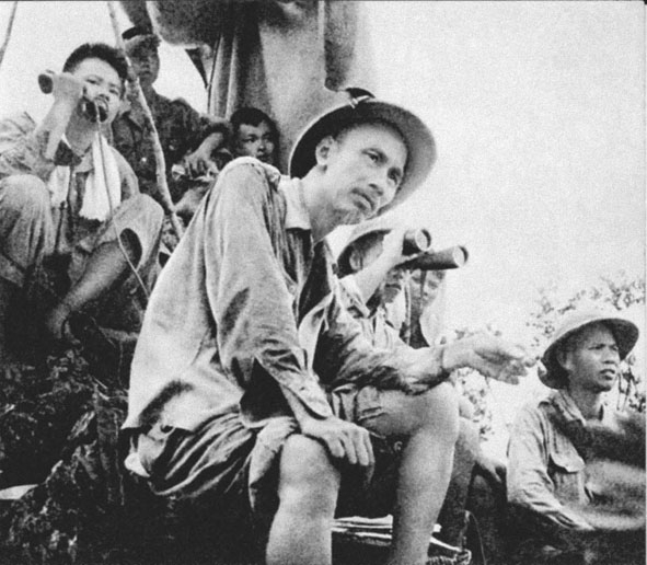 Chủ tịch Hồ Chí Minh trên mặt trận Biên giới (Thu đông năm 1950).  Ảnh: Tư liệu