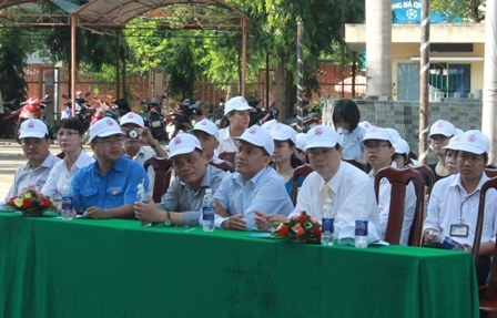 Các đại biểu tham dự lễ mít tinh