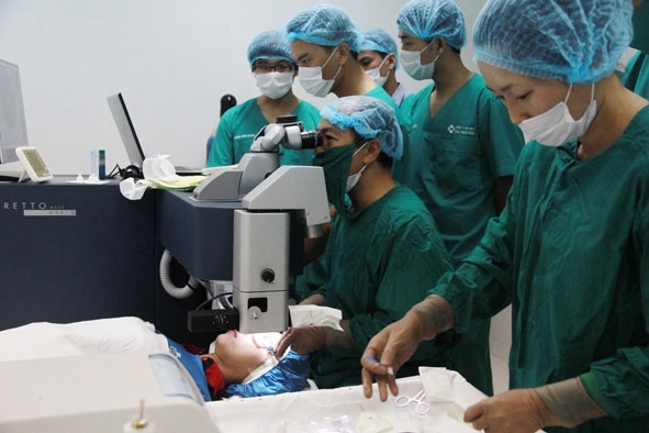 Ca phẫu thuật Lasik đầu tiên tại Bệnh viện Mắt Tây Nguyên.
