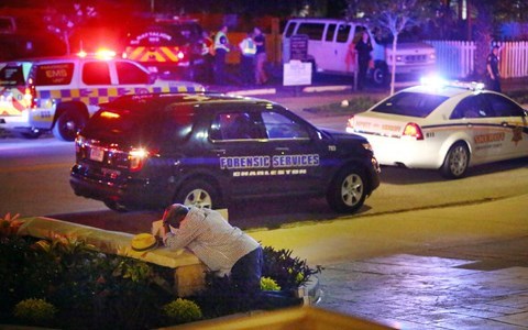 Cảnh sát phong tỏa hiện trường vụ xả súng đẫm máu (ảnh: AP)