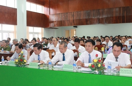 Các đại biểu tham dự kỳ họp HĐND thành phố lần thứ 10.
