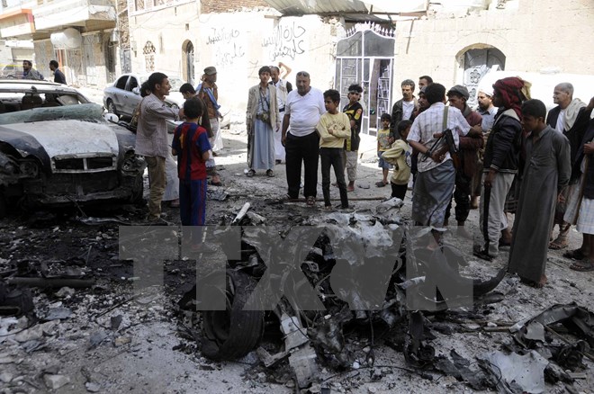 Hiện trường vụ đánh bom ở thủ đô Sanaa của Yemen do IS tiến hành. (Nguồn: THX/TTXVN)