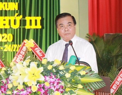 Phó Bí thư Thường trực Tỉnh ủy Êban Y Phu phát biểu tại Đại hội.