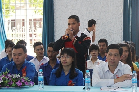 Y Ser Bkrông, sinh viên Trường Đại học Thể dục thể thao Đà Nẵng giao lưu tại buổi gặp mặt