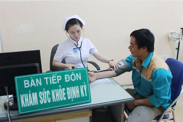 Nhân viên chi nhánh Viettel Đắk Lắk khám sức khỏe định kỳ tại Bệnh viện Đa khoa Thiện Hạnh.