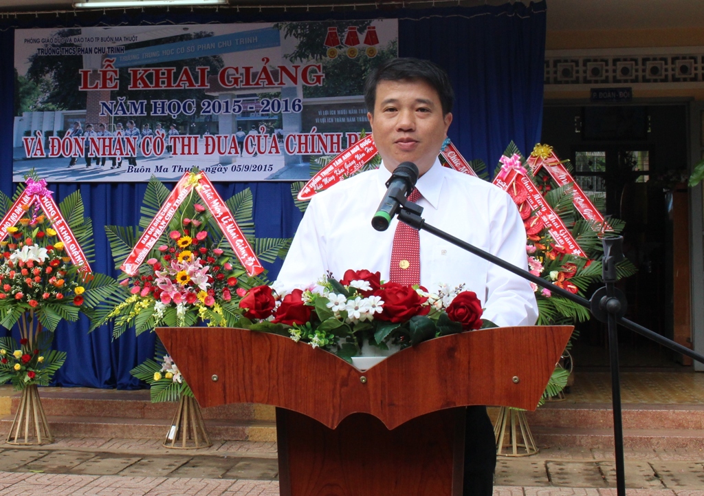 Tỉnh ủy viên, Bí thư Thành ủy Buôn Ma Thuột Y Thanh Hà Niê Kdăm phát biểu tại Lễ khai giảng.