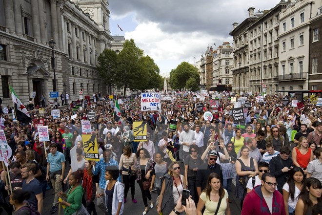 Tuần hành ủng hộ tiếp nhận người di cư tại London , Anh. (Ảnh: AFP/TTXVN)