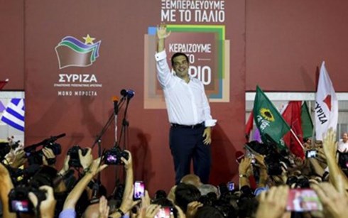 Cựu thủ tướng Hy Lạp, ông Alexis Tsipras vui mừng sau chiến thắng cuộc bầu cử. (Ảnh: Reuters) 