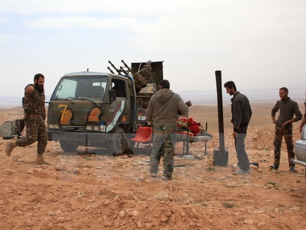 Binh sĩ Syria tại làng Jihar sau chiến dịch truy quét ngày 8-3. (Nguồn: AFP-TTXVN)
