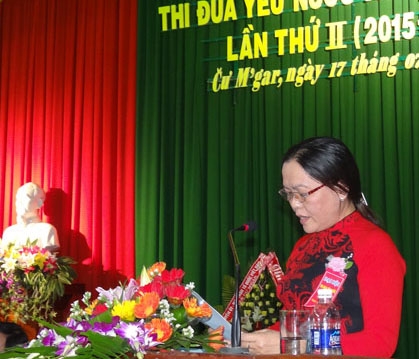 Chị Trần Thị Loan tại Đại hội Thi đua yêu nước huyện Cư M’gar lần thứ II.