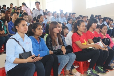 Các em học sinh tham dự Lễ khai giảng.