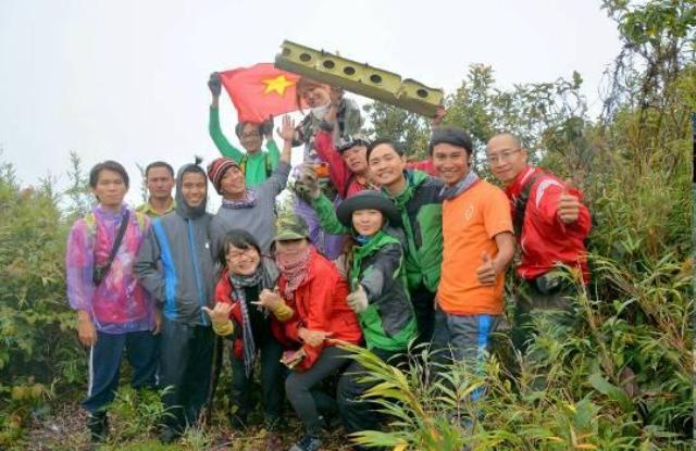 Du khách tham quan du lịch sinh thái tại Vườn Quốc gia Chư Yang Sin