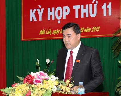 Chủ tịch HĐND tỉnh khóa VIII Y Biêr Niê phát biểu bế mạc Kỳ họp (Ảnh: Hoàng Gia)