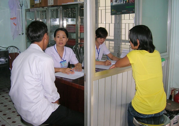 Tư vấn chăm sóc và điều trị cho người nhiễm HIV  tại Trung tâm phòng chống HIV/AIDS tỉnh.