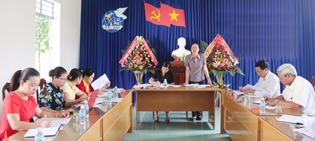 Đoàn kiểm tra của Hội LHPN tỉnh làm việc tại huyện M’Đrắk