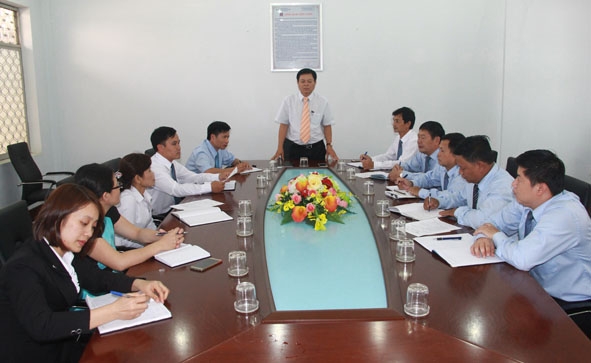 Giám đốc Phạm Đình Nguyên phát biểu chỉ đạo, triển khai nhiệm vụ tại cuộc họp giao ban hằng tháng của Công ty.