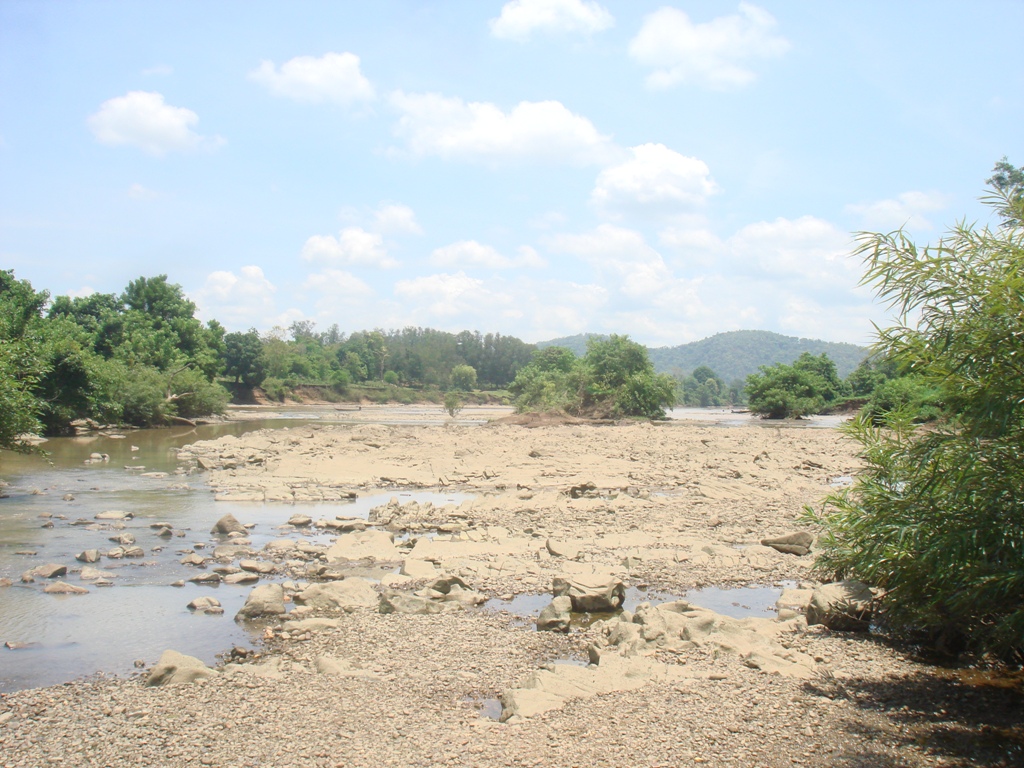 Sông Srêpôk đoạn qua buôn Trí A, xã Krông Na cạn kiệt vào mùa khô