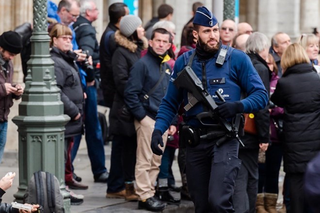 Cảnh sát tuần tra tại Brussels . (Ảnh: AP)
