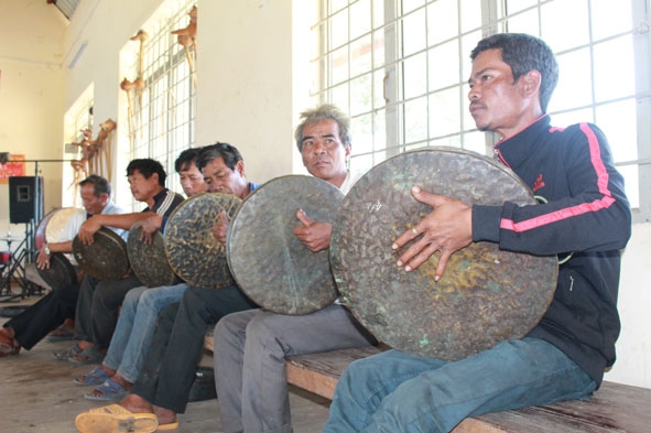 Người dân buôn M’liêng 1, xã Đắk Liêng, huyện Lắk thường xuyên tổ chức các hoạt động văn hóa tại nhà văn hóa cộng đồng của buôn.
