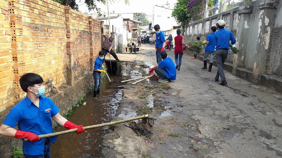 ĐVTN phường Tự an ra quân nạo vét kênh mương trên địa bàn trong Tháng Thanh niên 2016