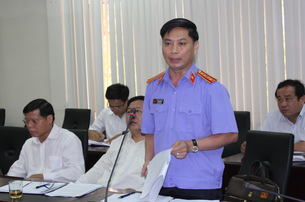 Ông Lê Quang Tiếng, Viện phó Viện KSND tỉnh phát biểu ý kiến tại hội nghị
