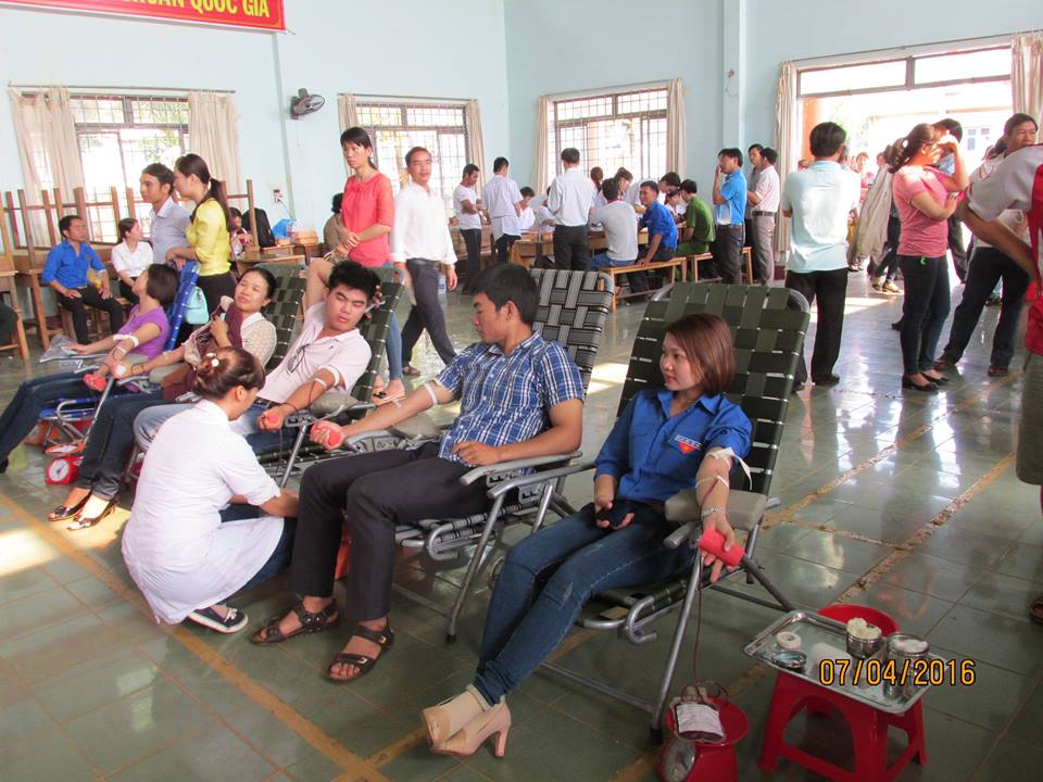 Đông đảo người dân tham gia hiến máu tại Ngày hội