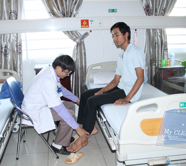 Bệnh nhân Nguyễn Thành Trung hồi phục nhanh sau phẫu thuật thoát vị đĩa đệm.