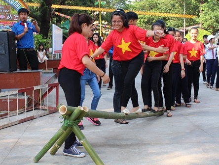 Các trại sinh làm lễ nhập trại