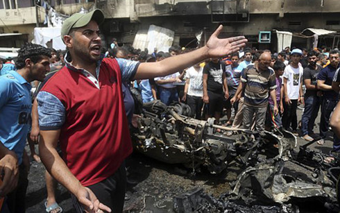Vụ đánh bom xe gần khu ngoại ô Sadr City đã làm 18 người khác thiệt mạng và 35 người bị thương. (ảnh: AP).