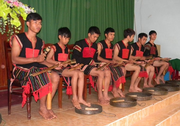 Đội chiêng trẻ buôn Ea Bông (xã Cư Êbur, TP. Buôn Ma Thuột) là một trong ba đội chiêng trẻ tiêu biểu của Đắk Lắk hiện nay.
