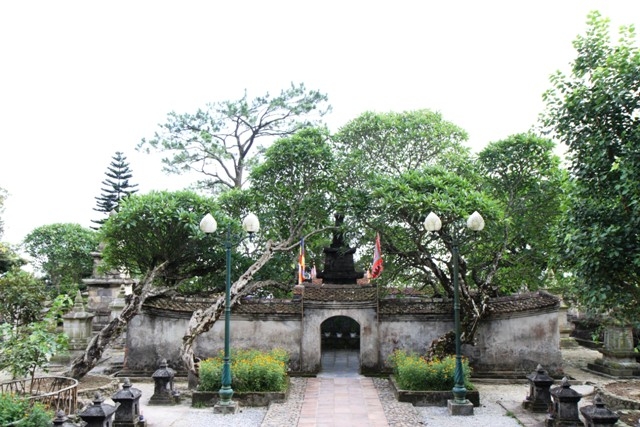 Huệ Quang Kim Tháp nơi thờ Điều Ngự Giác Hoàng Trần Nhân Tông