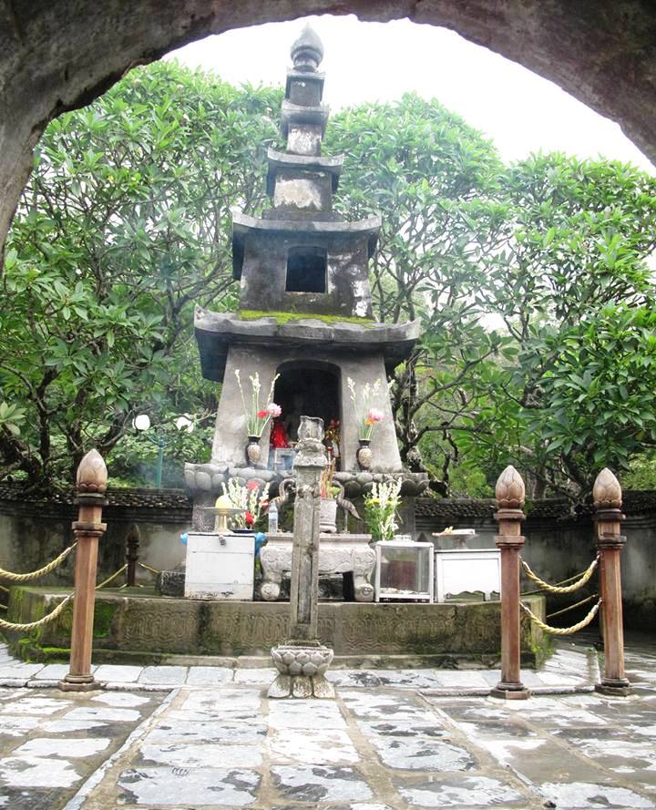 Tháp Tổ Huệ Quang- nơi có tượng Trần Nhân Tông nhập niết bàn