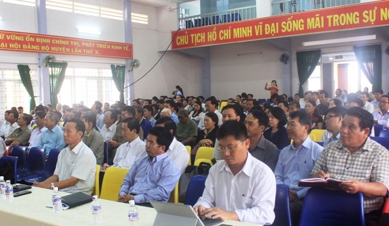 Quang cảnh buổi tiếp xúc cử tri ở huyện Ea H'leo