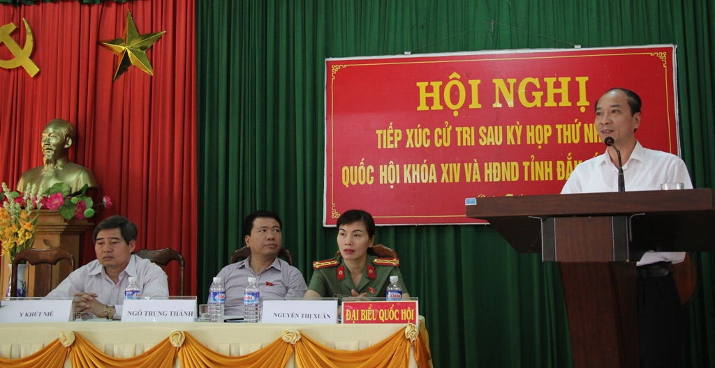 Chủ tịch UBND tỉnh Phạm Ngọc Nghị phát biểu tại buổi tiếp xúc