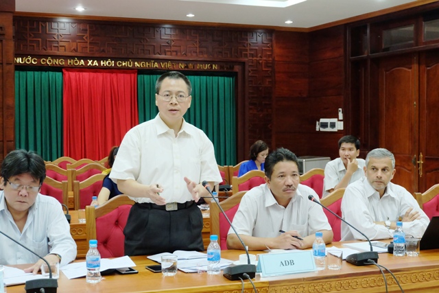 Ông Jiang Feng Zhang  - Vụ trưởng Vụ Tài nguyên thiên nhiên, Môi trường và Nông nghiệp vùng Đông Nam Á (Ngân hàng ADB) phát biểu tại buổi làm việc