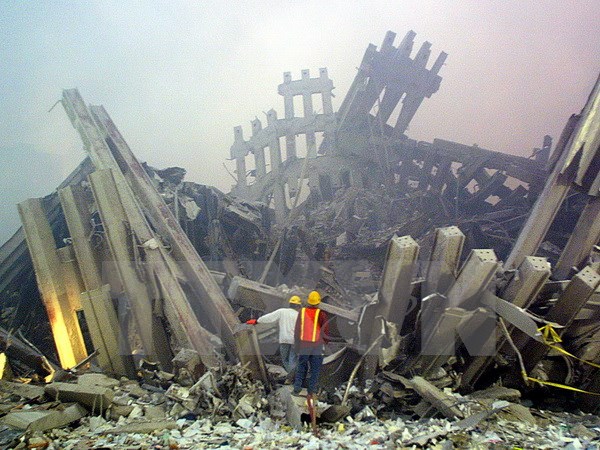 ảnh đổ nát tại Trung tâm Thương mại thế giới ở thành phố New York, Mỹ, sau vụ tấn công ngày 11/9/2001. (Nguồn: AFP/TTXVN)