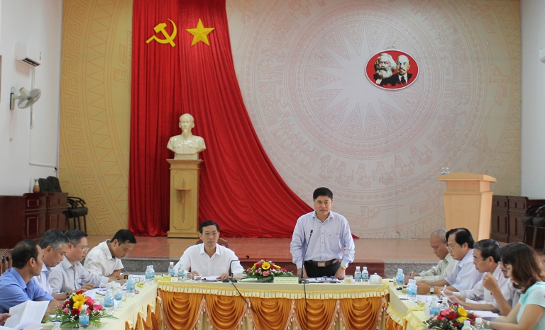Phó Bí thư Thường trực Tỉnh ủy Phạm Minh Tấn phát biểu chỉ đạo tại buổi làm việc với Huyện ủy Krông Ana