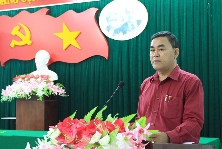 Phó Bí thư Tỉnh ủy, Chủ tịch HĐND tỉnh Y Biêr Niê phát biểu kết luận buổi làm việc.