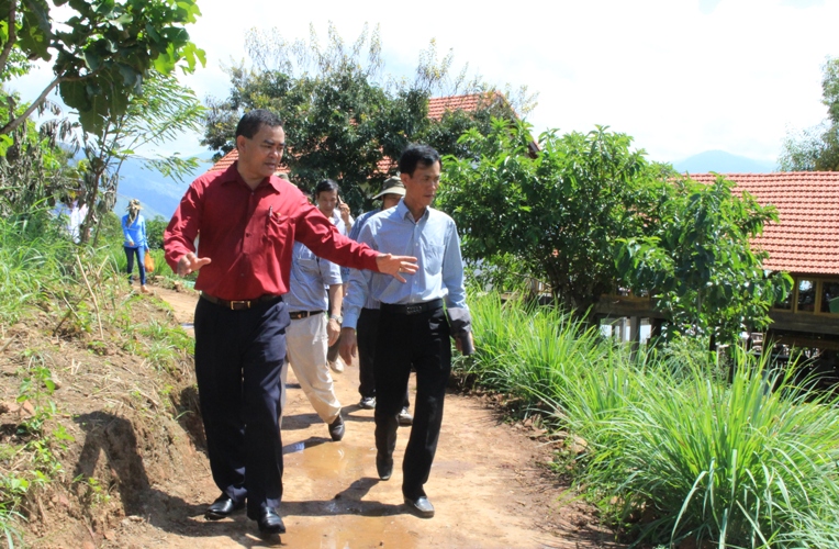 Đoàn công tác của Thường trực Tỉnh ủy khảo sát thực tế tại điểm du lịch nghỉ dưỡng sinh thái hồ Lắk 