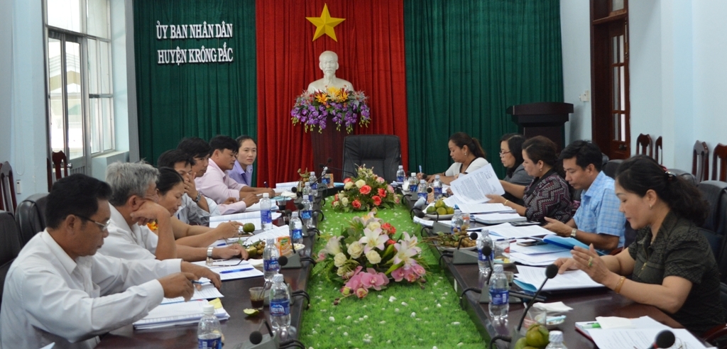 Đoàn giám sát làm việc tại UBND huyện Krông Pắc