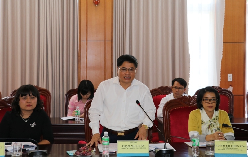Phó Bí thư Thường trực Tỉnh ủy Phạm Minh Tấn phát biểu tại buổi làm việc