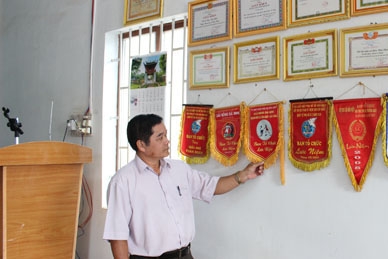 Trưởng thôn Vũ Việt Đoan được các cấp tặng nhiều bằng khen, giấy khen  về những thành tích trong công tác. 