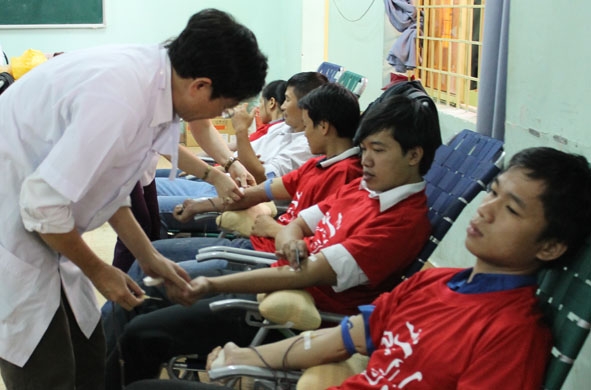 Hiến máu tình nguyện là một trong những phong trào tạo được sức lan tỏa sâu rộng trong nhân dân của Hội Chữ thập đỏ tỉnh. 