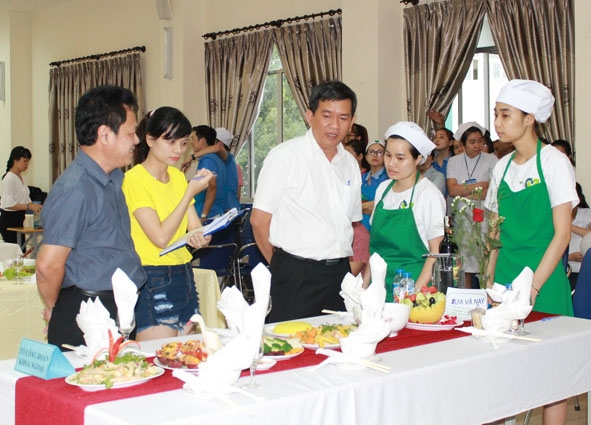 Hội thi nấu ăn do Công đoàn Bệnh viện tổ chức nhân Ngày Phụ nữ Việt Nam 20-10. 