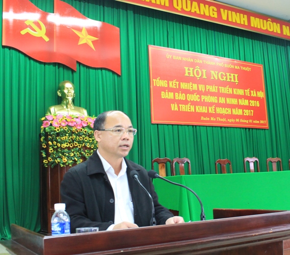 Chủ tịch UBND TP. Buôn Ma Thuột Trương Công Thái phát biểu tại hội nghị.