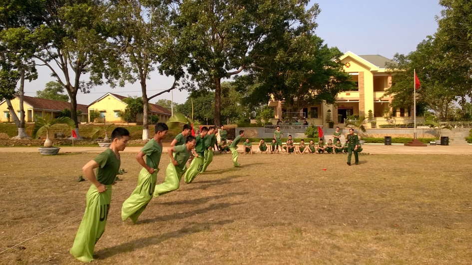 Một hoạt động vui Xuân của các chiến sĩ Tiểu đoàn 303 (Trung đoàn 584) .