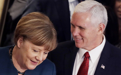 hủ tướng Đức Angela Merkel và Phó Tổng thống Mỹ Mike Pence tại Hội nghị An ninh Munich diễn ra từ ngày 17 đến 19-2-2017. (Ảnh: AP)
