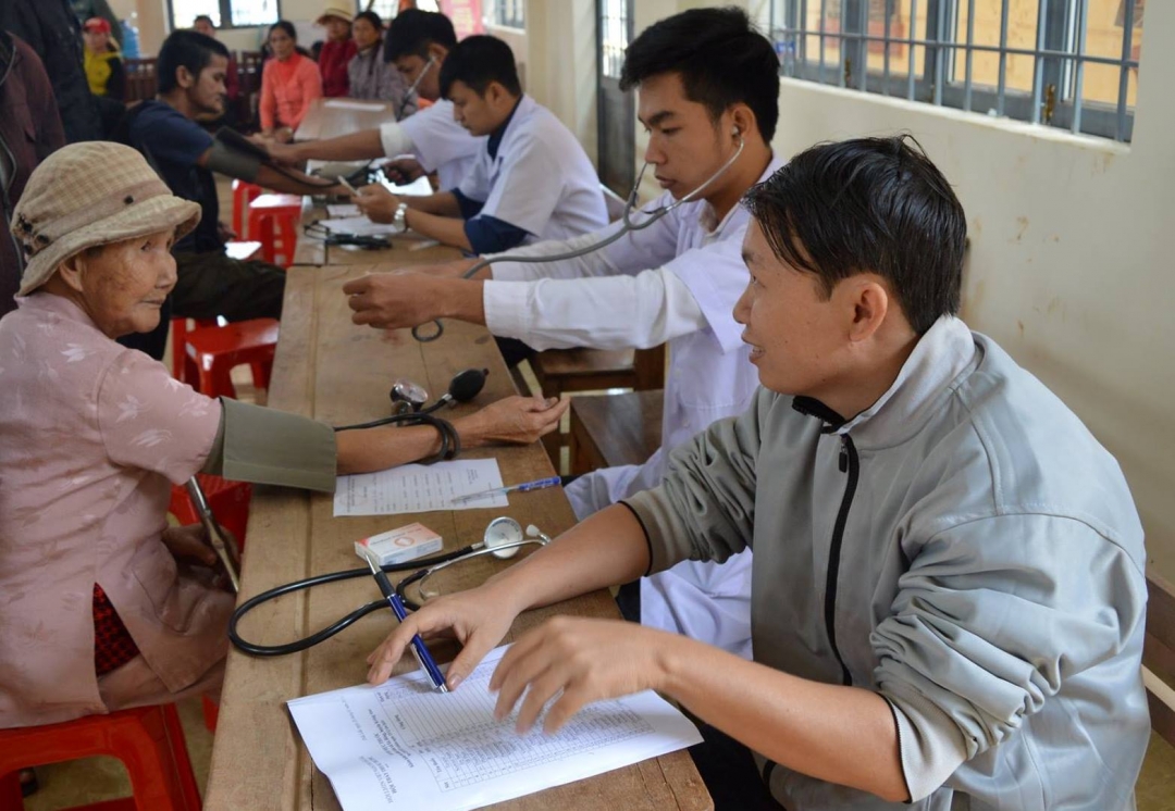 Hội thầy thuốc trẻ tỉnh khám bệnh miễn phí cho người dân tại xã Ea Na, huyện Krông Ana